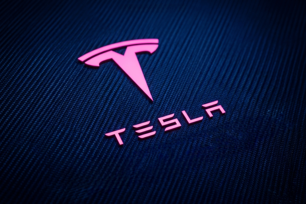 Tesla Avrupa’da 
