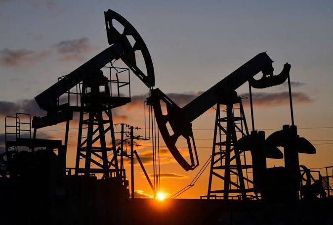 Orta Doğu'da Çatışma Yeniden Alevlendi: Petrol Fiyatları Sert Yükseldi!