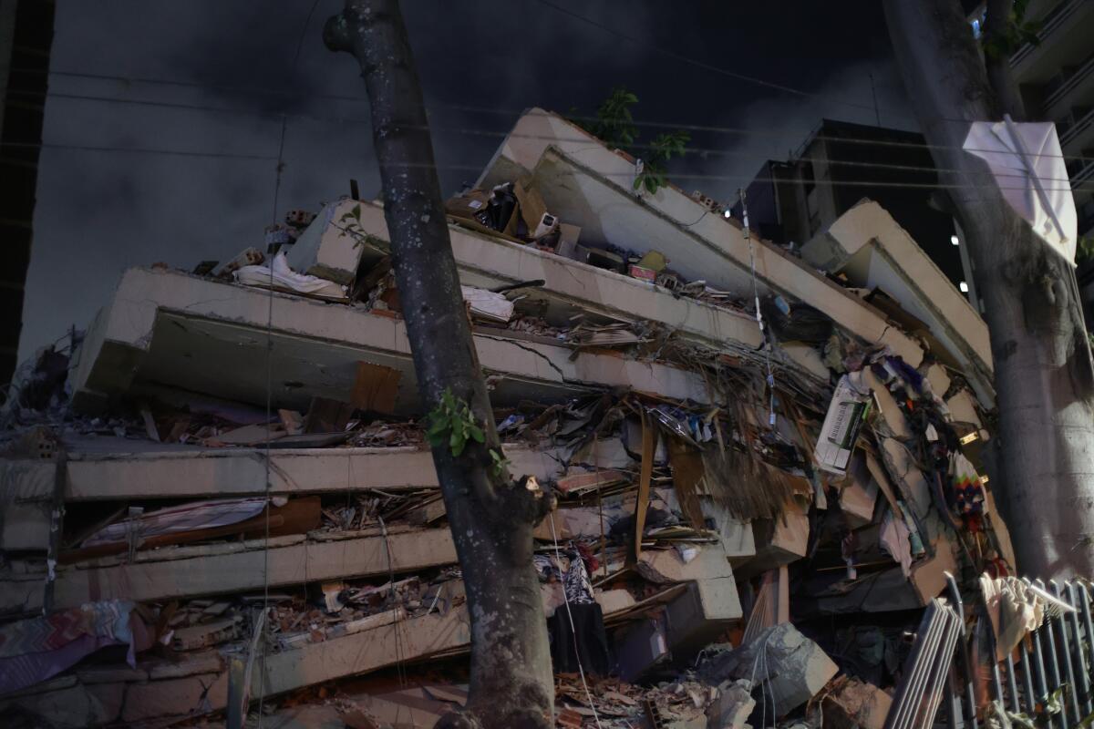 Venezuela'da 7,5 ve 7,2 Deprem, OHAL İlan Edildi, Ölü ve Yaralı Sayısı Artıyor