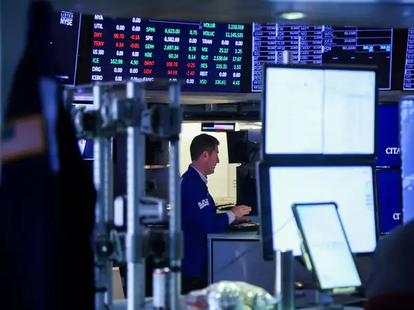New York Borsası Jeopolitik Kriz ve Fed Tutanaklarının Etkisiyle Karışık Seyirle Kapandı