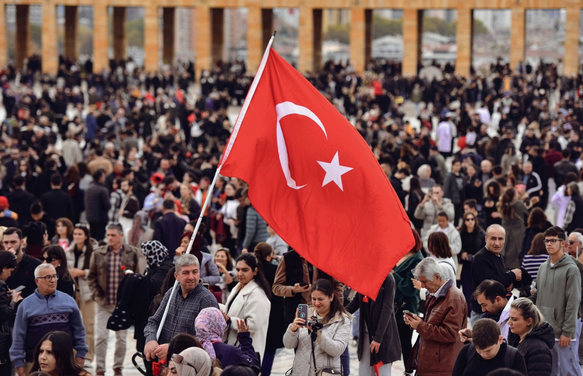 Türkiye Nüfus Büyüklüğünde 18. Sırada, Yaş Yapısında Kritik Eşikler Aşılıyor