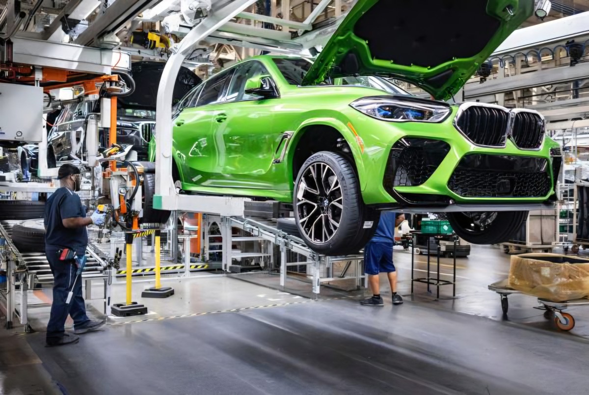 Rusya'daki Eski Fabrikada Skandal: BMW Korsan Araç Üretimi Resmen Doğrulandı