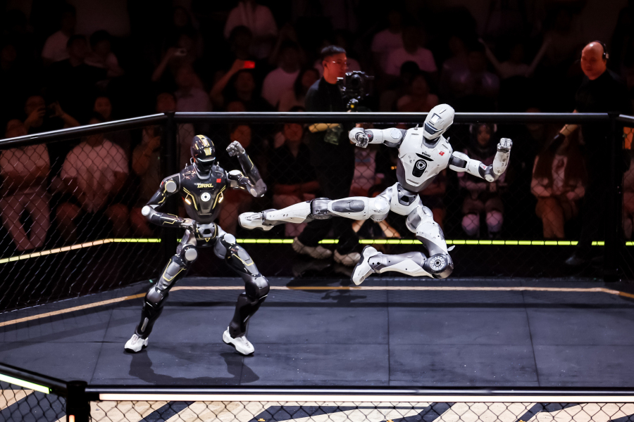Dünyanın İlk İnsansı Robot Dövüşü Çin'de Gerçekleşti